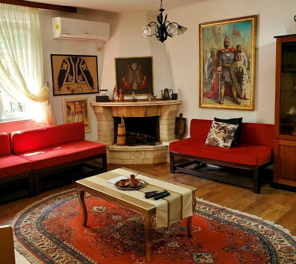 Unique Traditional House, Hosted By J&G تيرانا المظهر الخارجي الصورة
