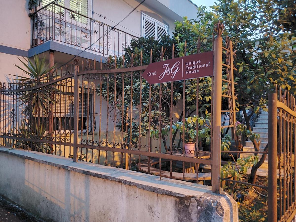 Unique Traditional House, Hosted By J&G تيرانا المظهر الخارجي الصورة